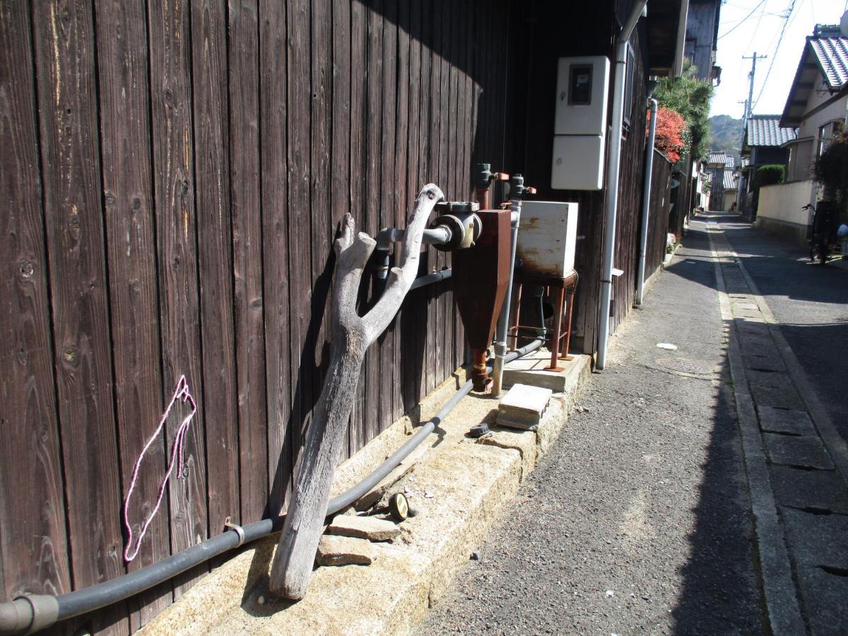Oyajino Umi Bed and Breakfast Naoshima Buitenkant foto
