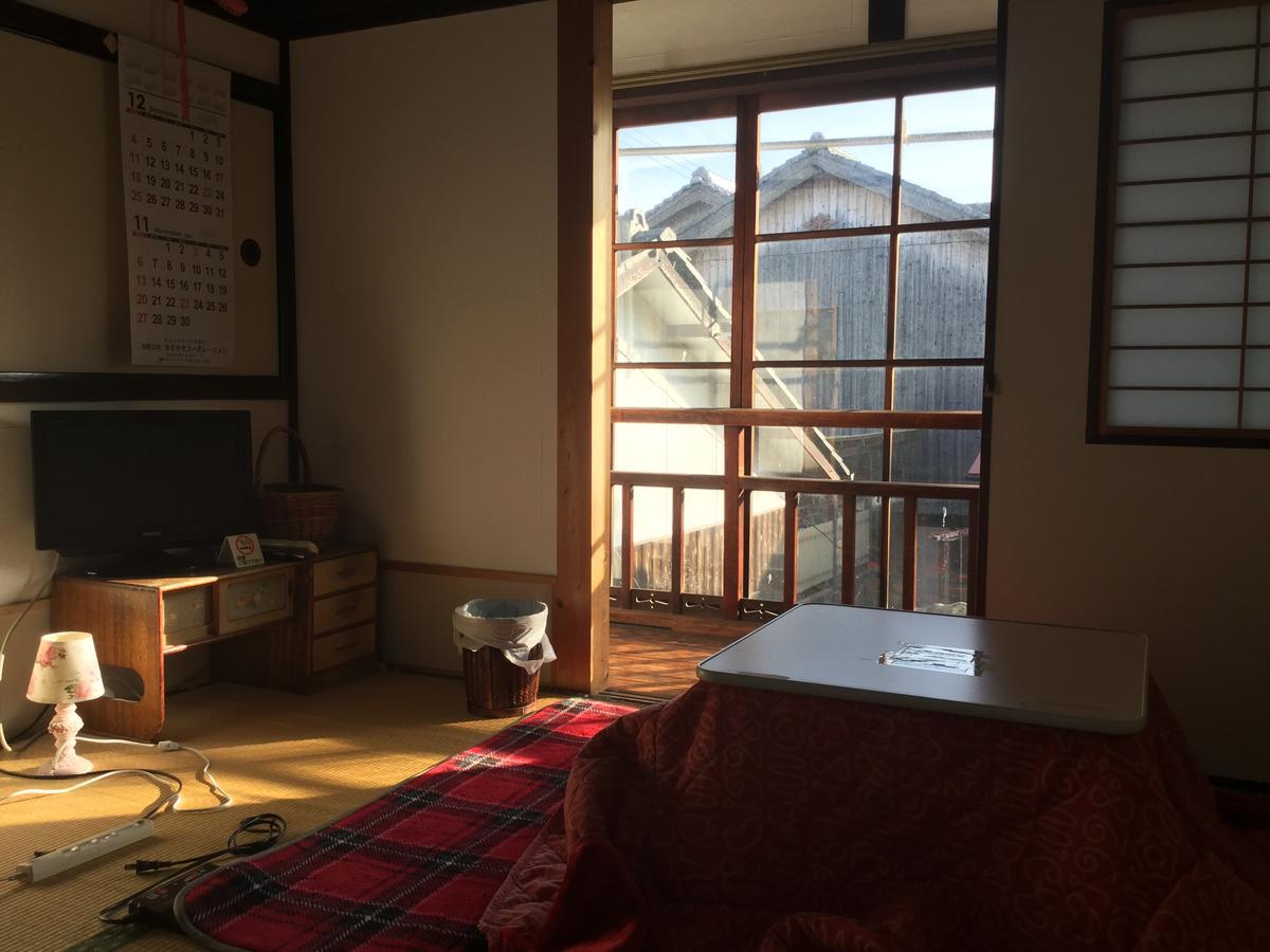 Oyajino Umi Bed and Breakfast Naoshima Buitenkant foto