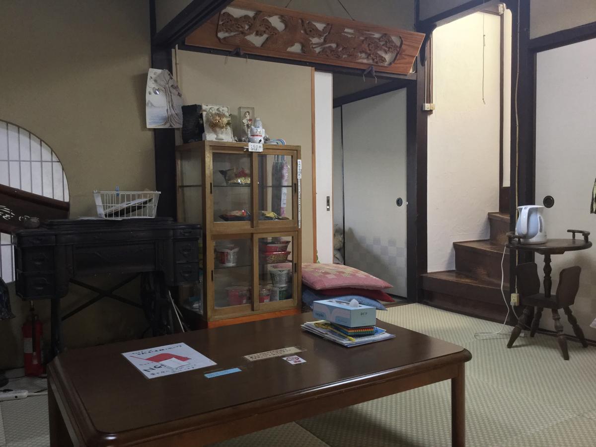 Oyajino Umi Bed and Breakfast Naoshima Buitenkant foto