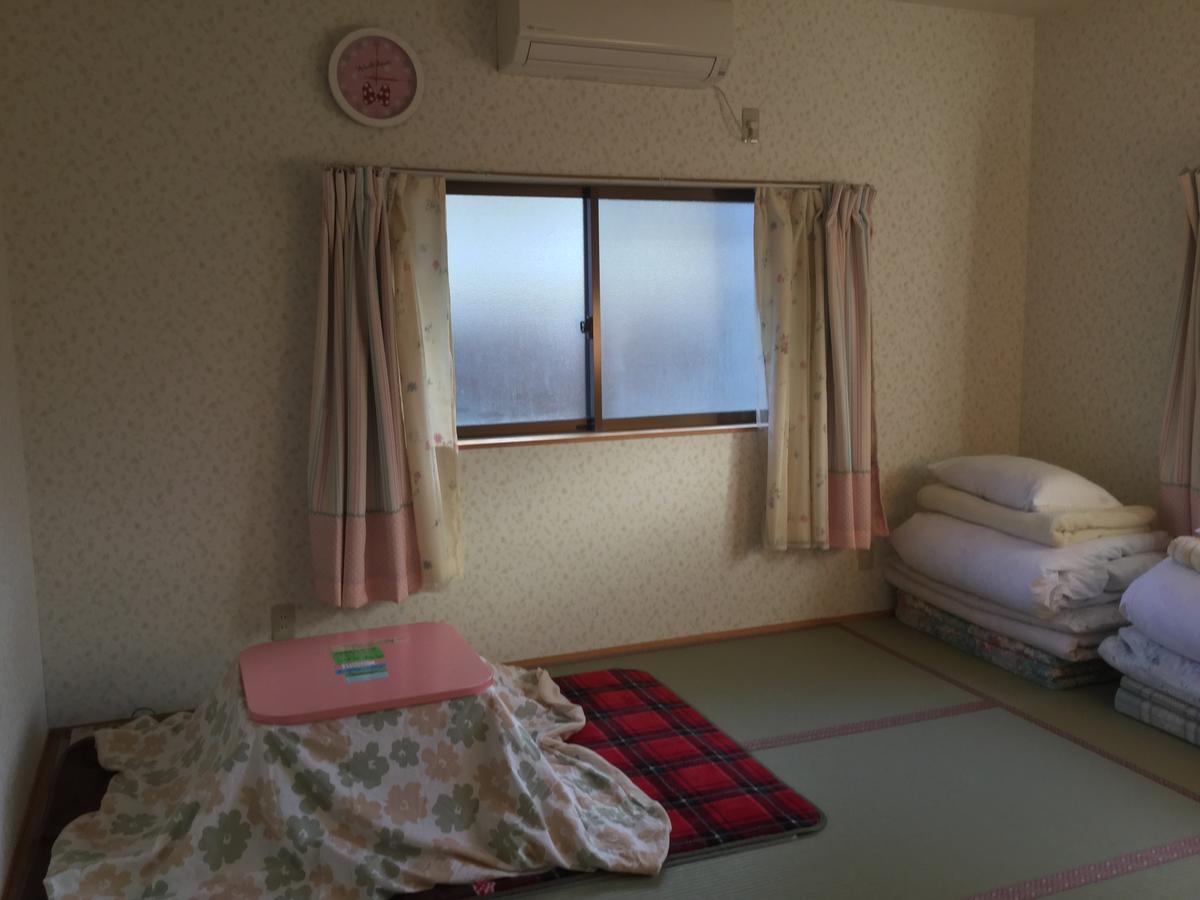 Oyajino Umi Bed and Breakfast Naoshima Buitenkant foto