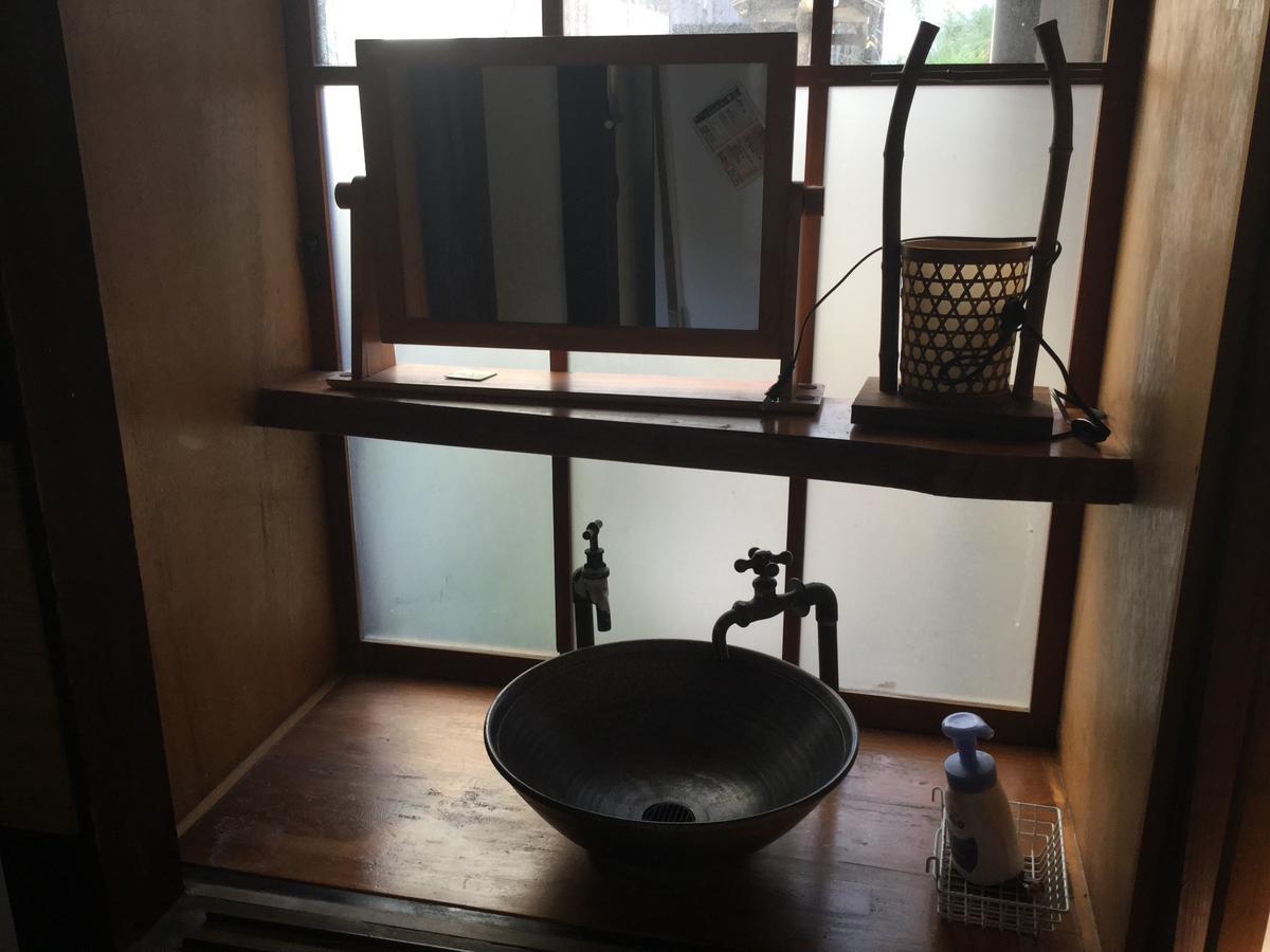 Oyajino Umi Bed and Breakfast Naoshima Buitenkant foto