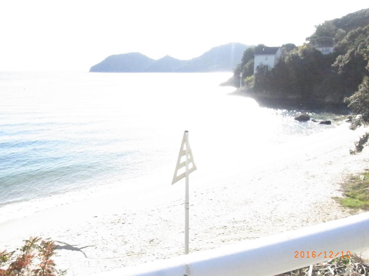 Oyajino Umi Bed and Breakfast Naoshima Buitenkant foto