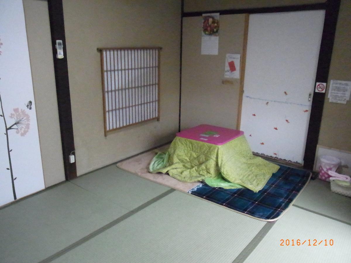 Oyajino Umi Bed and Breakfast Naoshima Buitenkant foto