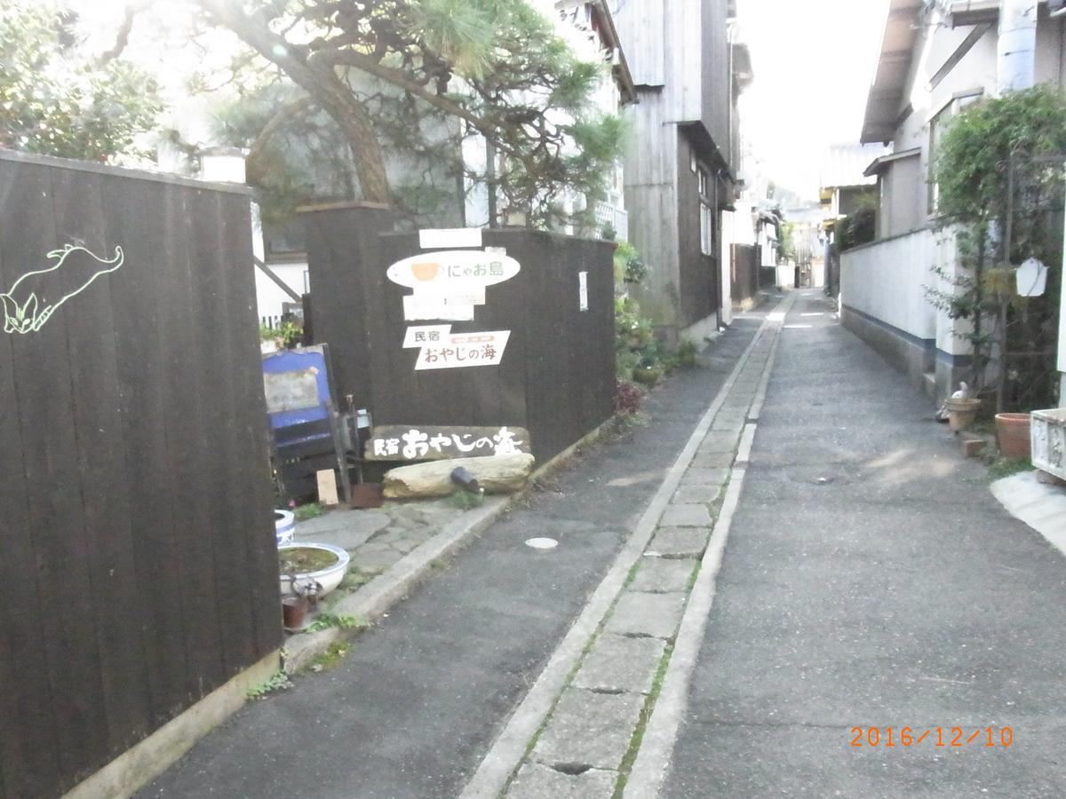 Oyajino Umi Bed and Breakfast Naoshima Buitenkant foto