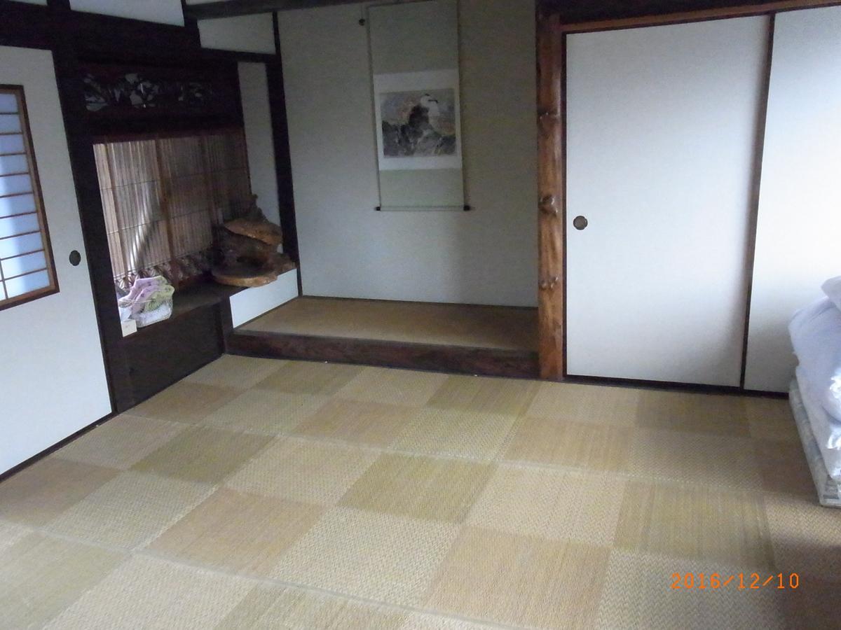 Oyajino Umi Bed and Breakfast Naoshima Buitenkant foto