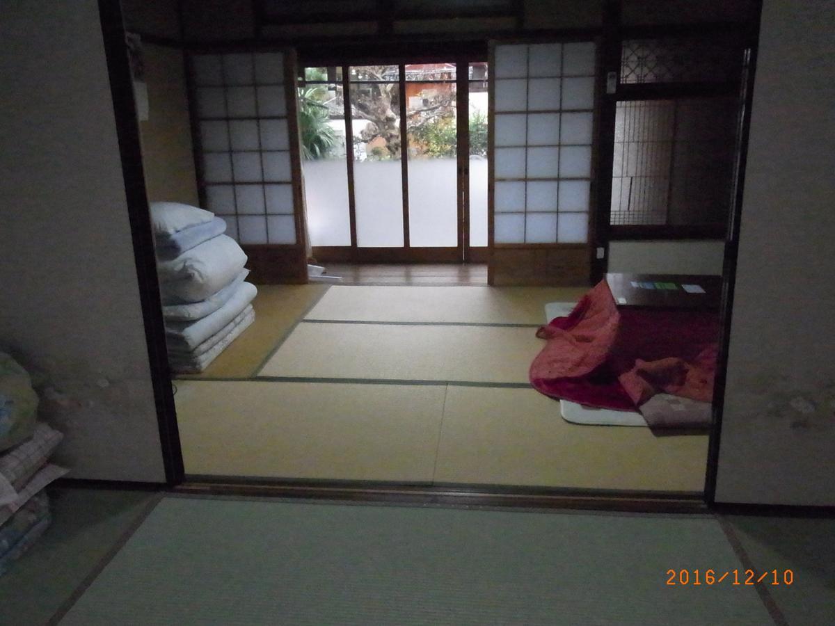 Oyajino Umi Bed and Breakfast Naoshima Buitenkant foto